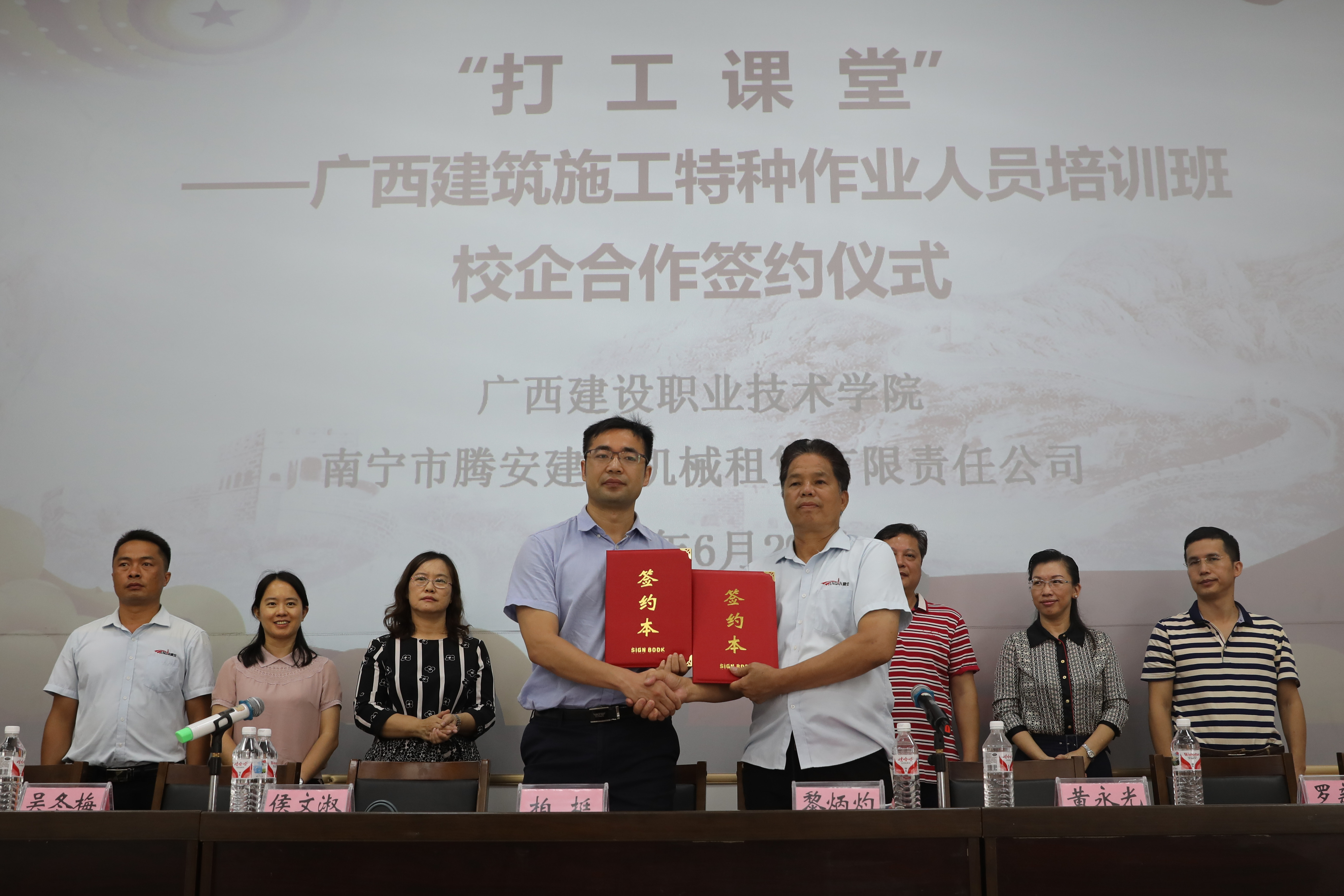 乐鱼全球最大体育平台_乐鱼(中国)与南宁市腾安乐鱼全球最大体育平台_乐鱼(中国)机械租赁有限责任公司签订合作协议