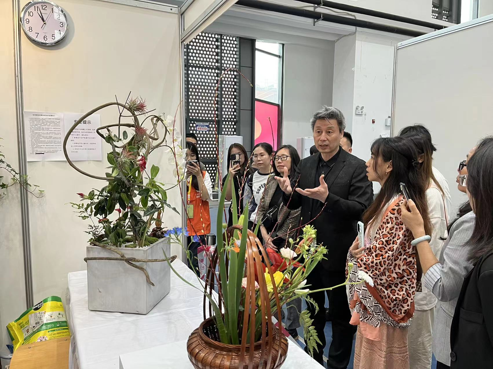 裁判代表对乐鱼全球最大体育平台_乐鱼(中国)学子作品进行点评