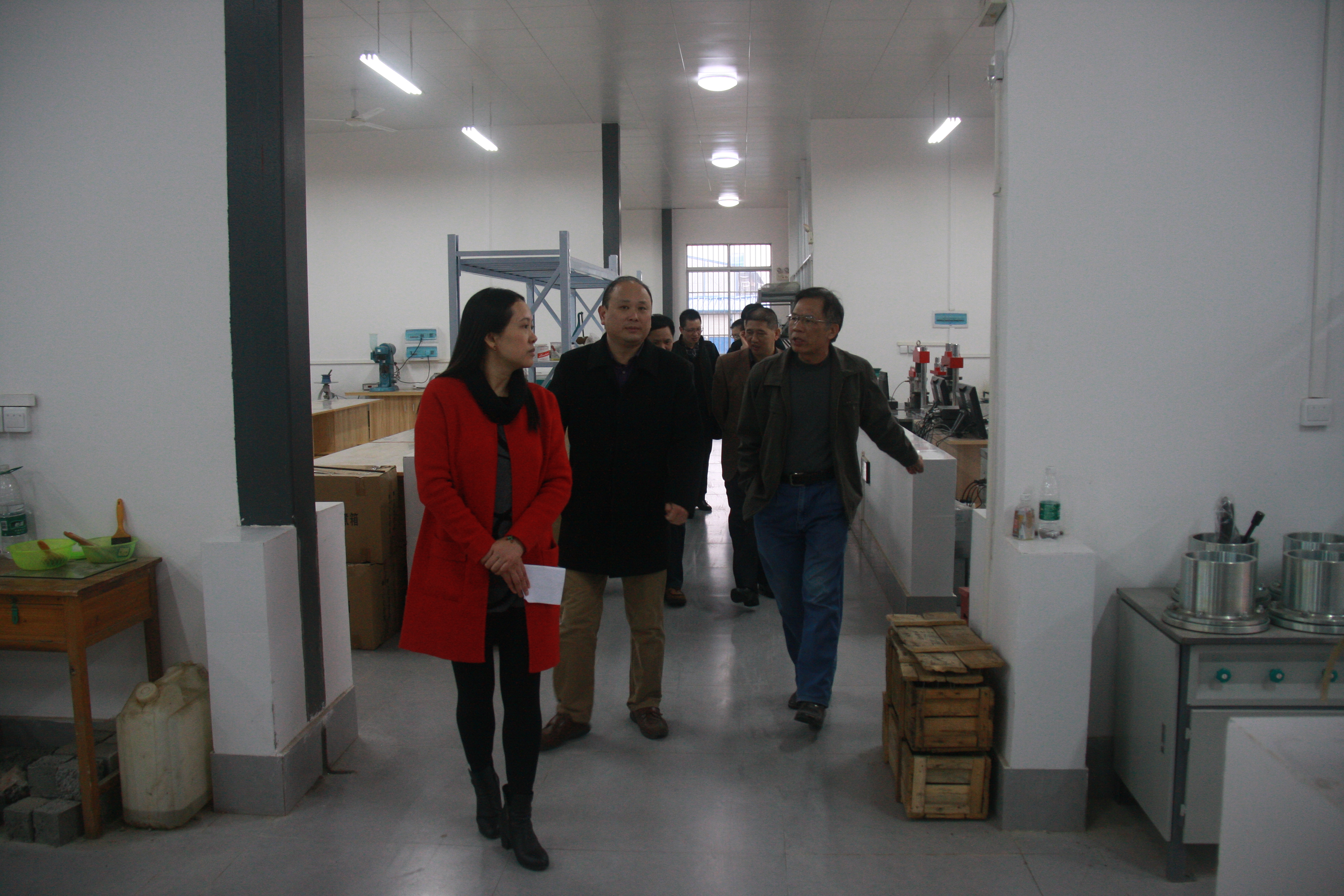 谢雄敏主任介绍乐鱼全球最大体育平台_乐鱼(中国)材料实训基地