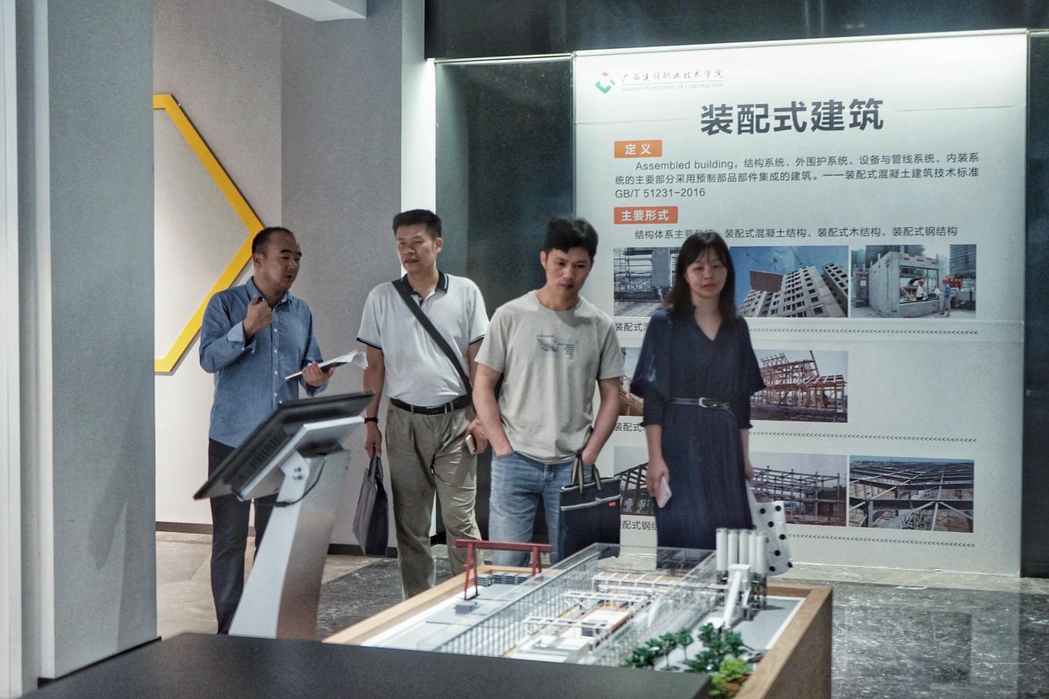 许胜才副处长一行参观乐鱼全球最大体育平台_乐鱼(中国)BIM中心和装配式乐鱼全球最大体育平台_乐鱼(中国)实训基地