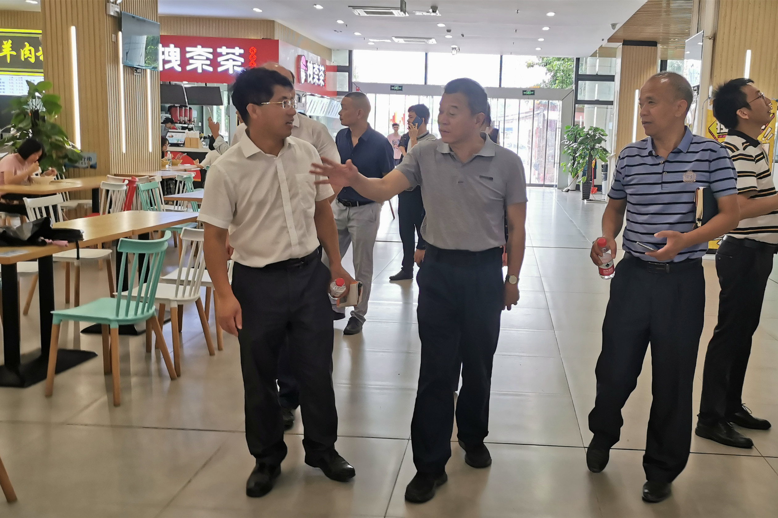 参观乐鱼全球最大体育平台_乐鱼(中国)食堂