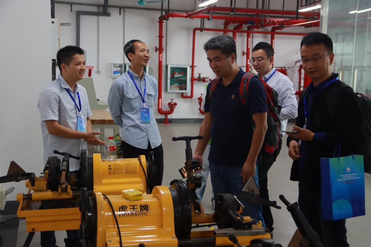 与会代表参观乐鱼全球最大体育平台_乐鱼(中国)消防实训基地