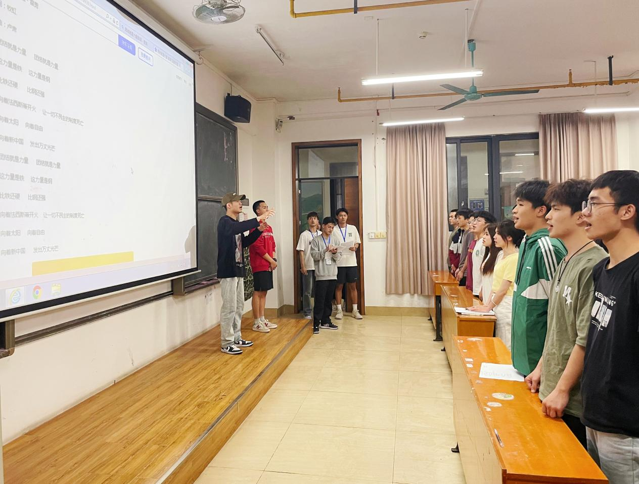 “红歌大合唱”比赛活动现场