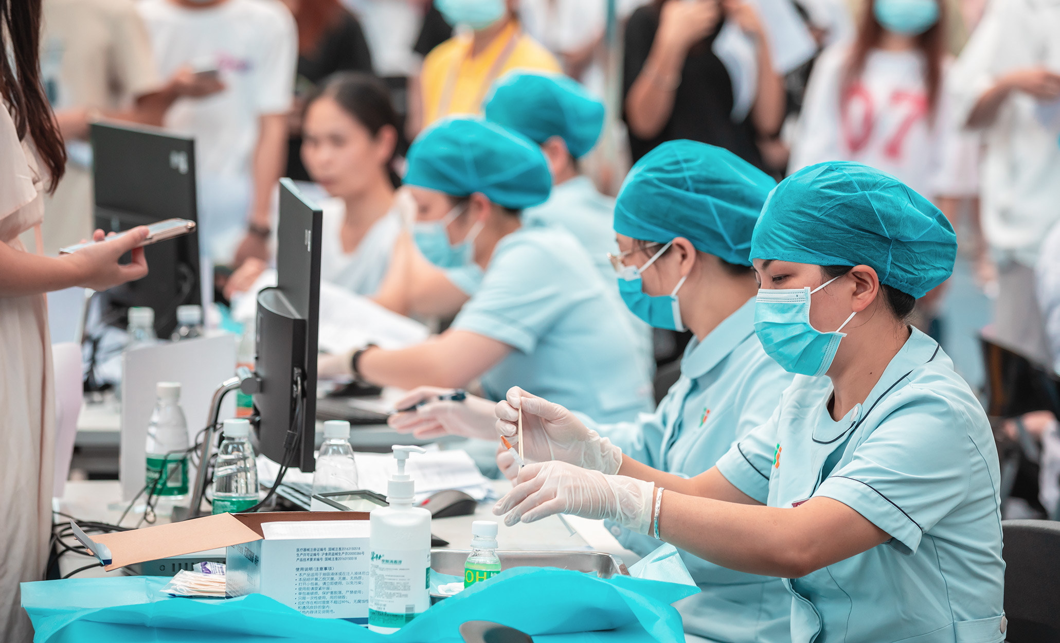 乐鱼全球最大体育平台_乐鱼(中国)师生接种疫苗现场