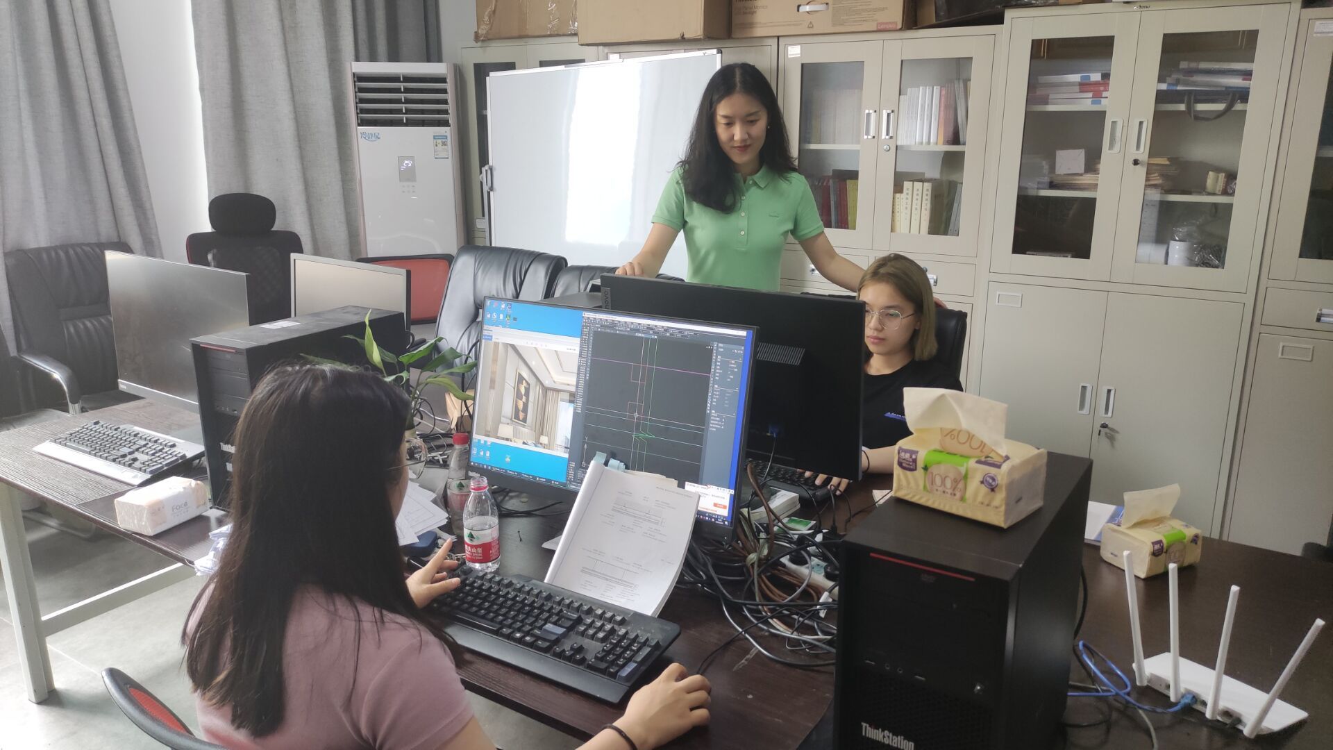 师生在积极备赛（乐鱼全球最大体育平台_乐鱼(中国)装饰技术应用赛项）