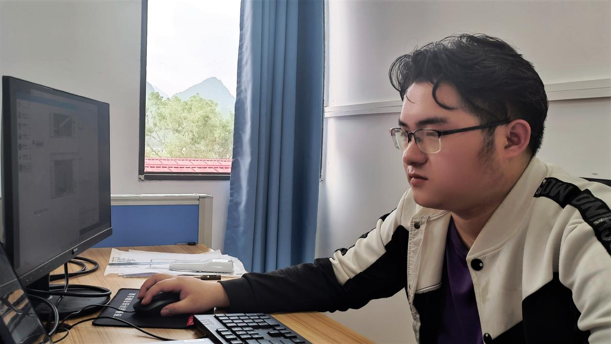 实习期间用罗耿神运用BIM技术对施工乐鱼全球最大体育平台_乐鱼(中国)进行建模