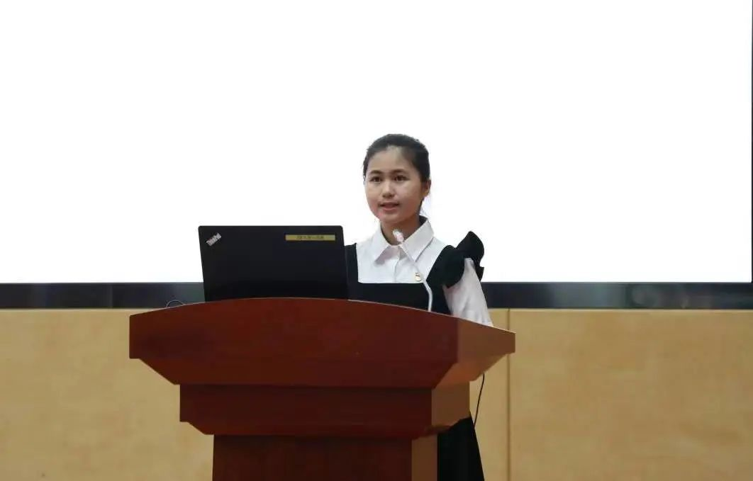 乐鱼全球最大体育平台_乐鱼(中国)黄贝贝同学发言