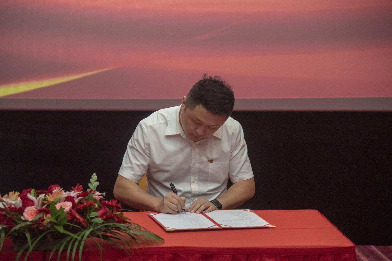 乐鱼全球最大体育平台_乐鱼(中国)与规划学院党总支书记邱岚签署党建共建协议书