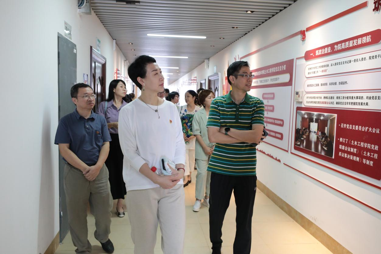 现场参观乐鱼全球最大体育平台_乐鱼(中国)全国样板院系土木工程学院