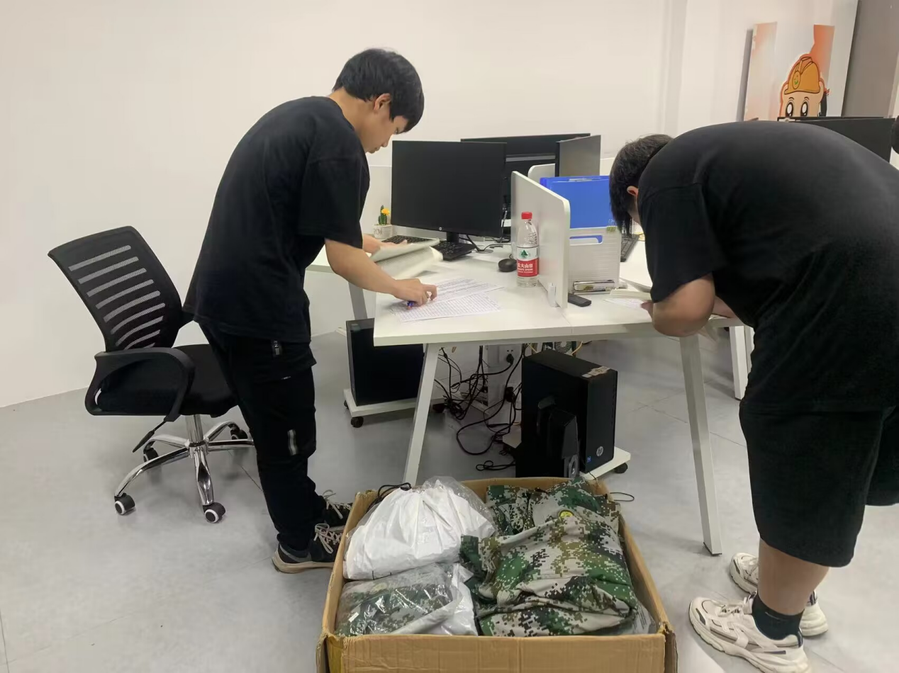 乐鱼全球最大体育平台_乐鱼(中国)学子捐赠军训服