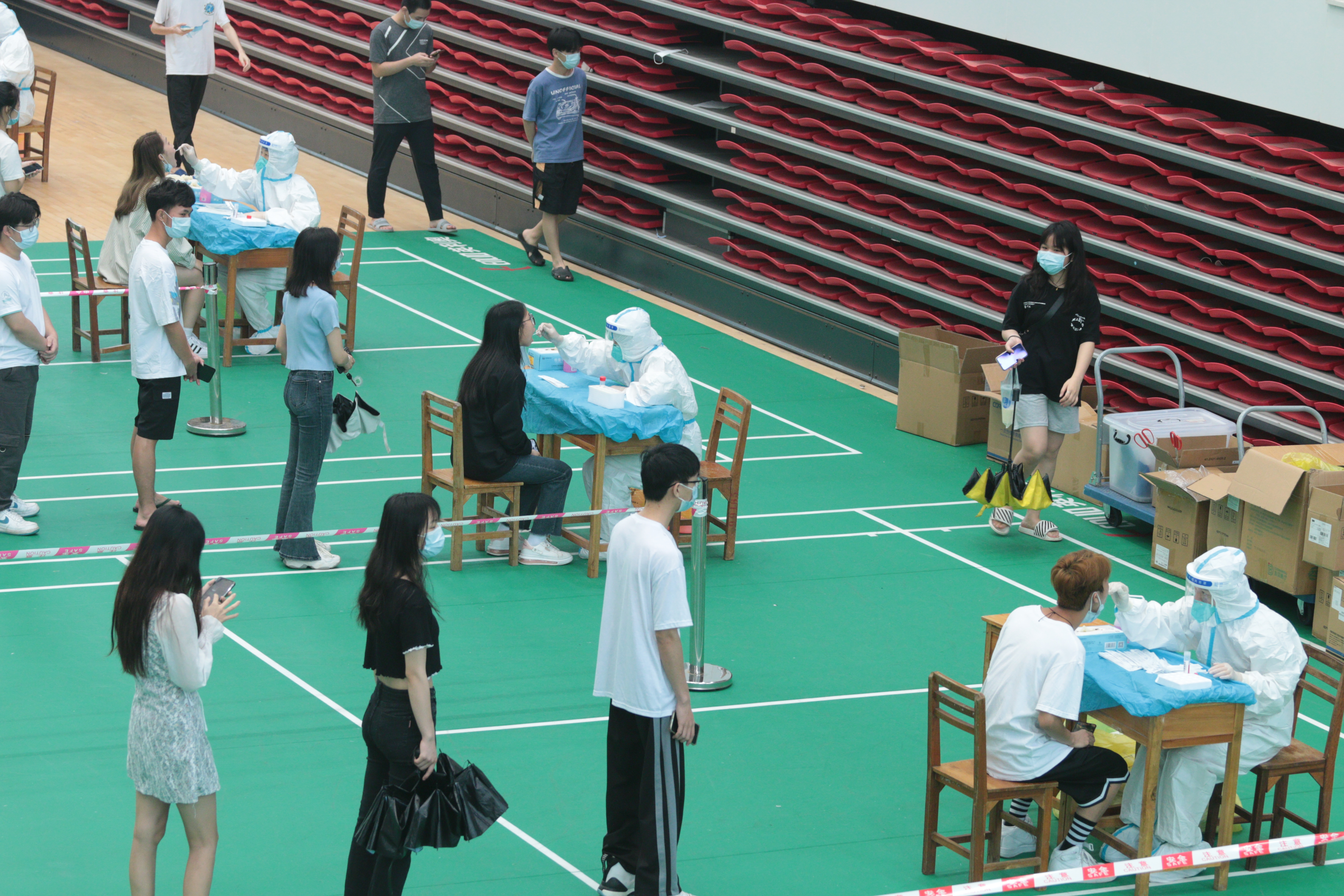 乐鱼全球最大体育平台_乐鱼(中国)全员核酸检测现场