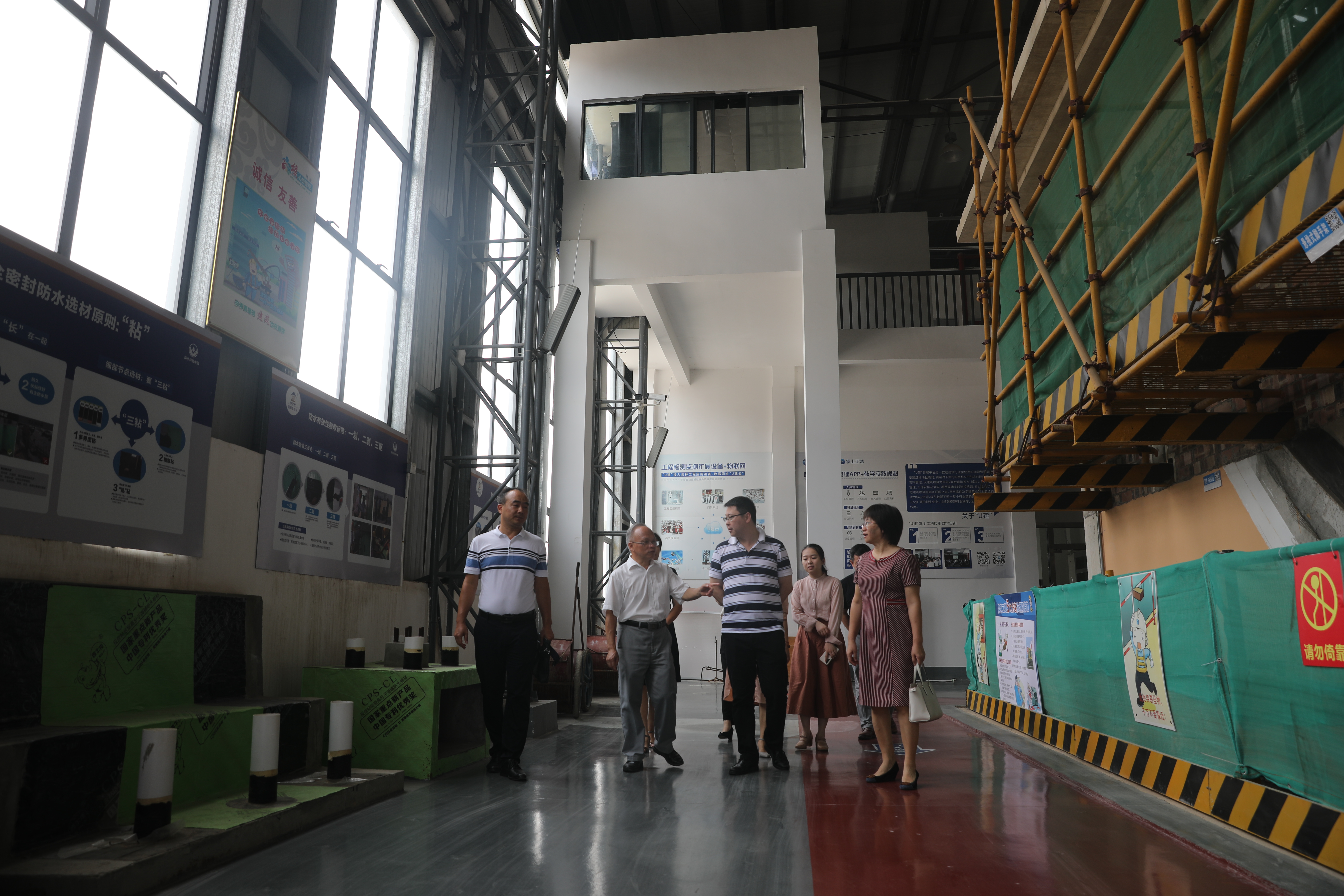 专家组走访乐鱼全球最大体育平台_乐鱼(中国)乐鱼全球最大体育平台_乐鱼(中国)工程技术专业群发展研究基地