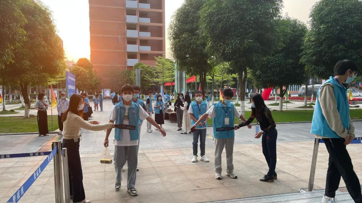 乐鱼全球最大体育平台_乐鱼(中国)装饰技术应用赛项赛前安检有序进行